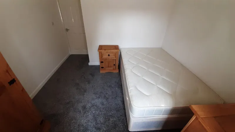 Queen Street // 2 Bed Student House // Sep 2026 - Image 9